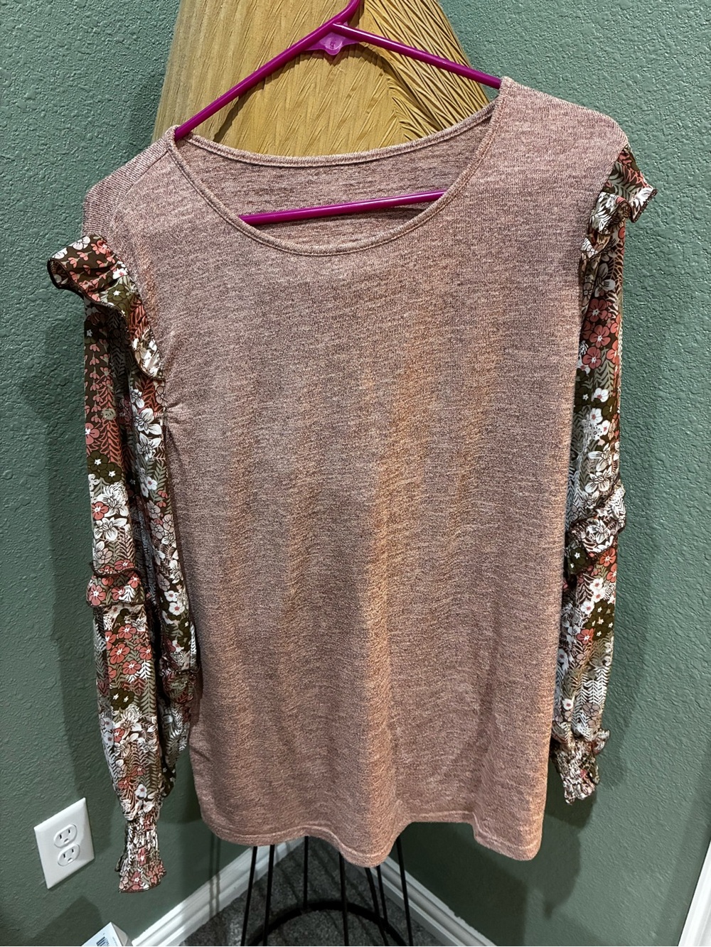 Floral-Sleeve Women’s Top in Mauve Pink